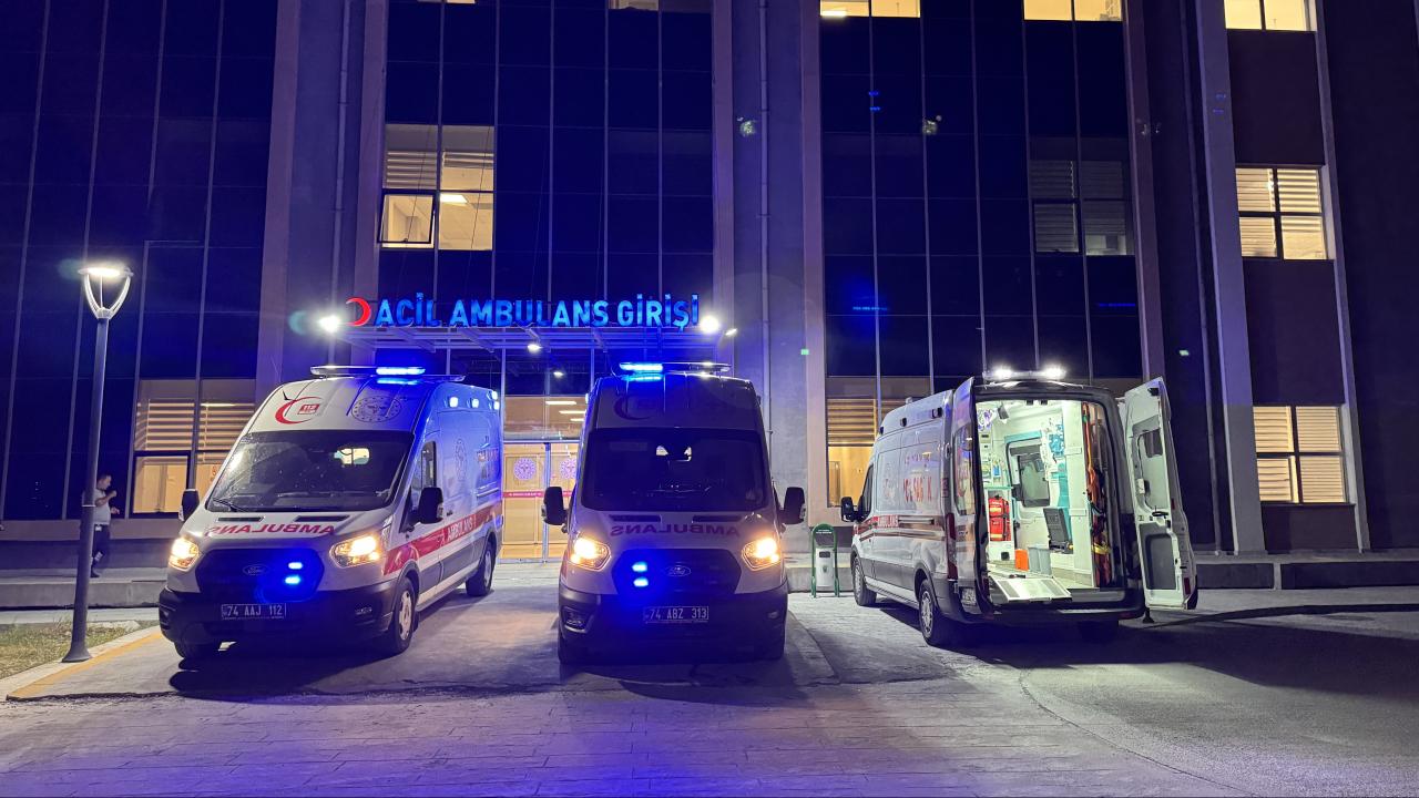 Bartın’da Tarım Aracı Devrildi: 8 Yaralı