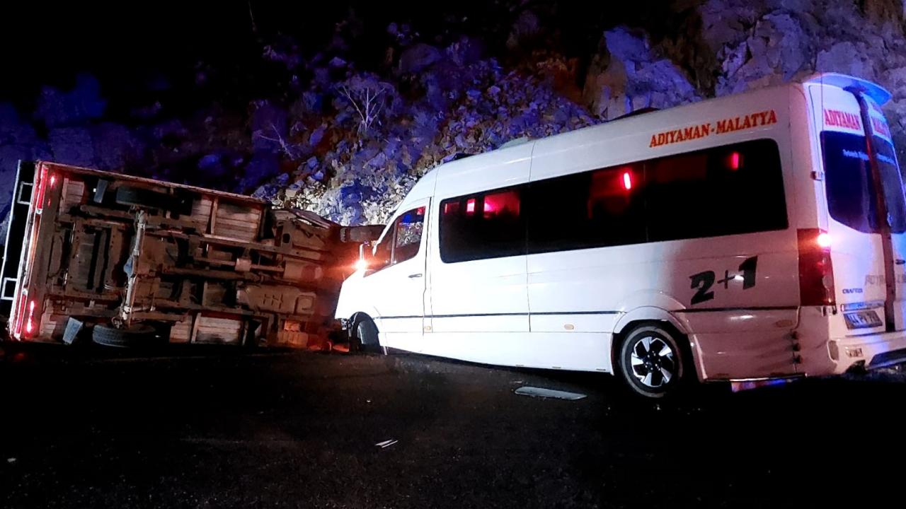 Şebinkarahisar’da trafik kazası: 23 yaralı