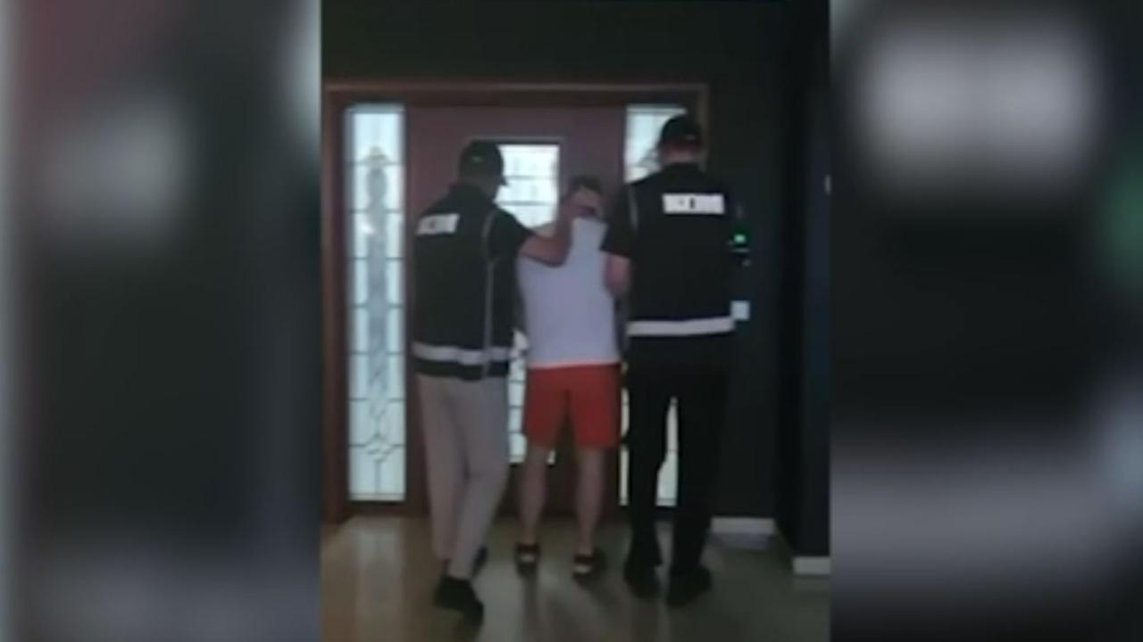 Antalya’da Kırmızı Bültenle Aranan Rus Dolandırıcı Yakalandı